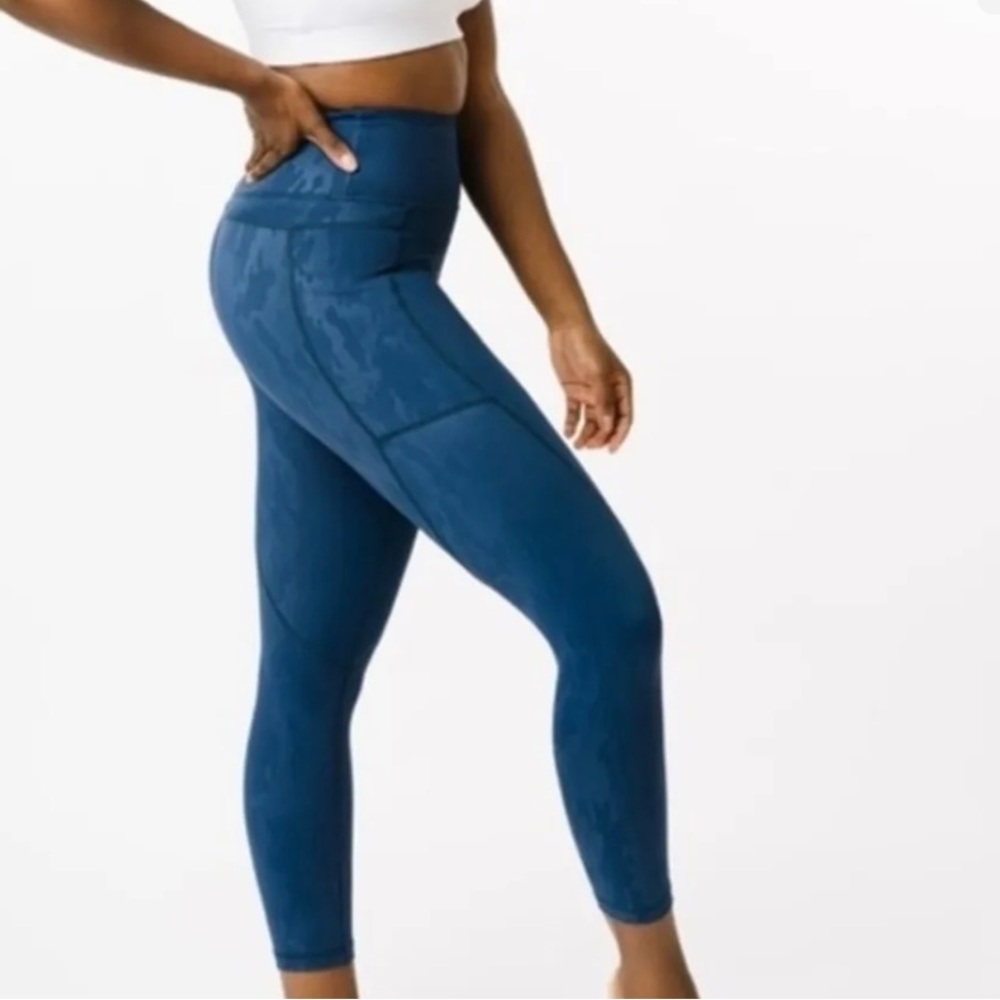 *NWT* ZYIA Size 12 Dark Navy Camo Pocket Light-N-Tight Hi-Rise Capri 20”